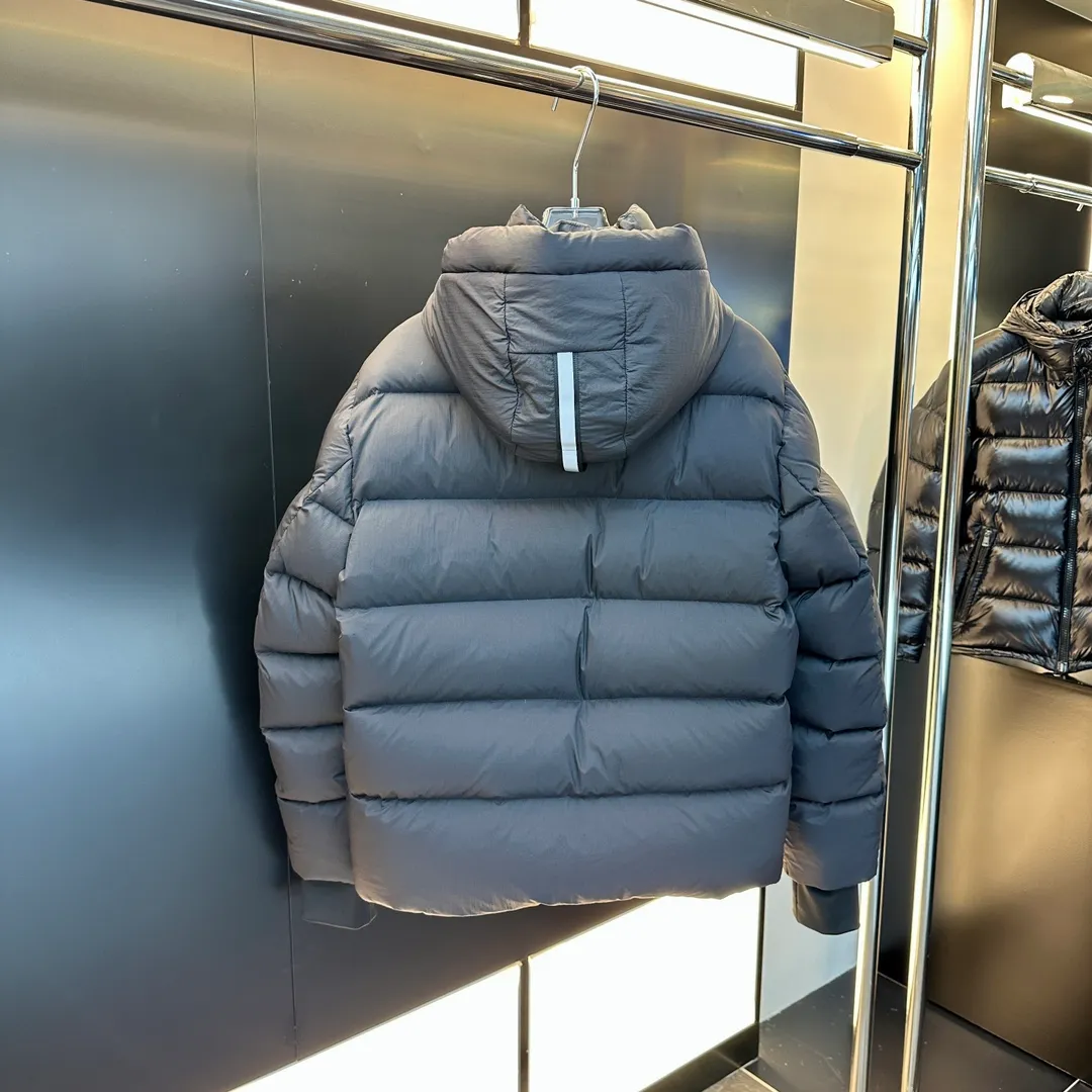 P920 Canada🇨🇦 Goose Ouyang Nana same style hooded down jacket for men and women, 90% white goose down filling, black light puff style Size: xs s m l xl xxl
